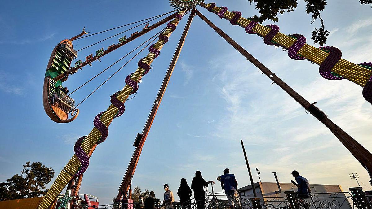 Una de las atrevidas atracciones que este año se han montado en la Fira de Gandia.                                       | NATXO FRANCÉS