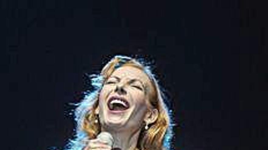 La cantante Ute Lemper, en un concierto en María Pita.