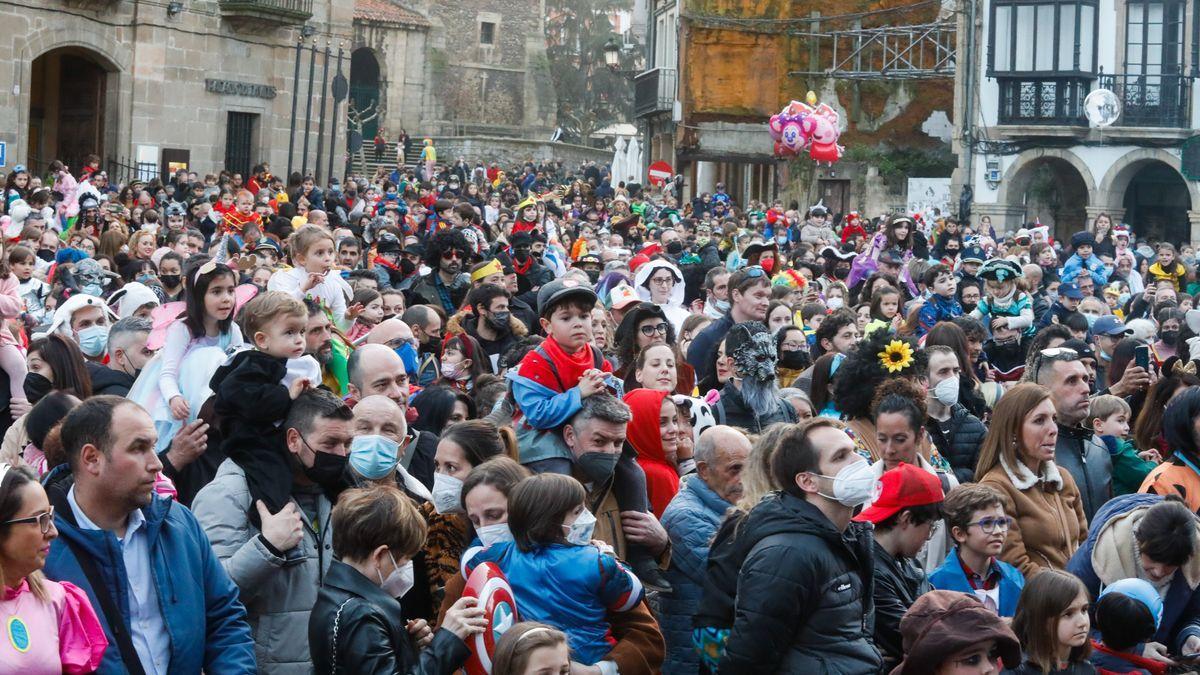 El éxito del Descenso de Galiana se suma a la multitudinaria Disco Antroxu familiar