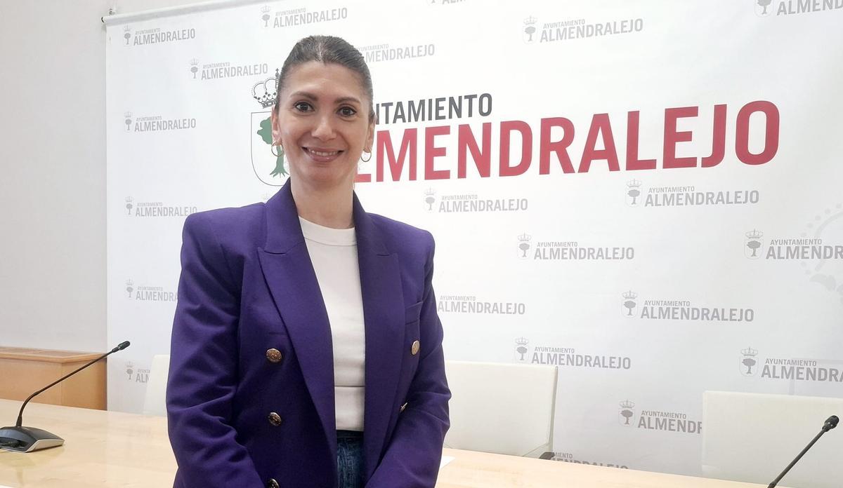 Isa Ballesteros, concejala de Servicios Sociales, explica el proceso.