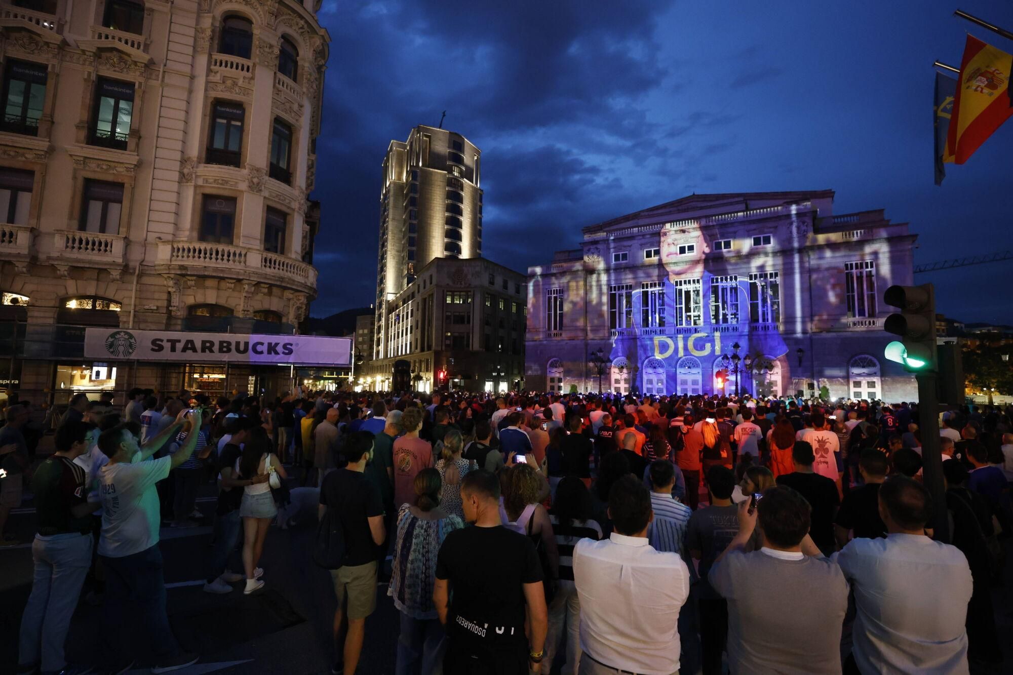 Así fue la presentación de la nueva camisera del Real Oviedo para jugar en Primera