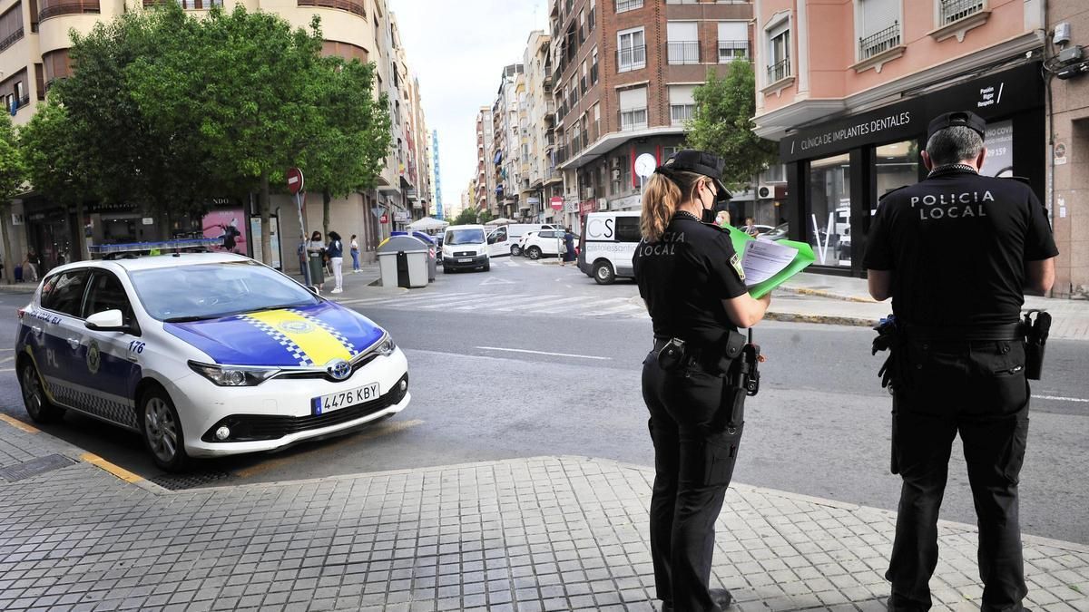 La Policía Local de Elche en el centro de la ciudad