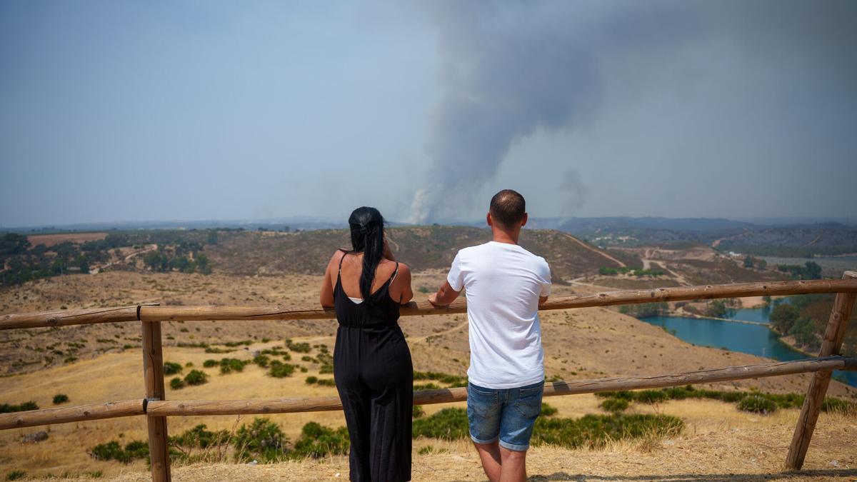 Imágenes del avance del incendio de Niebla en el término municipal de Aznalcollar