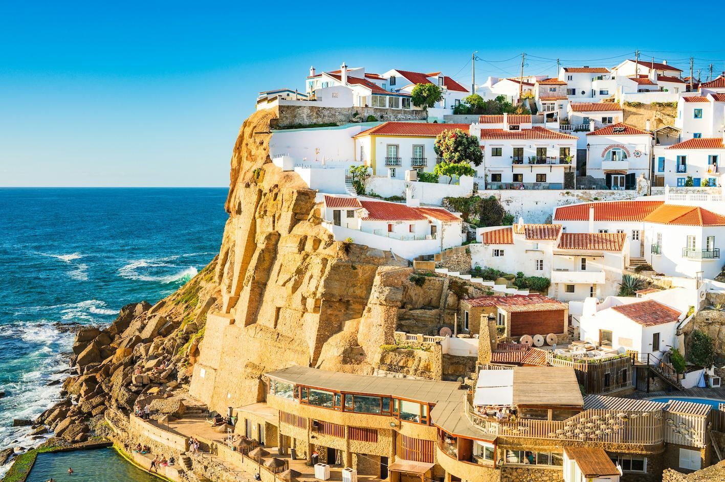Las casas blancas y azules de Azenhas do Mar, el destino de última hora para Semana Santa