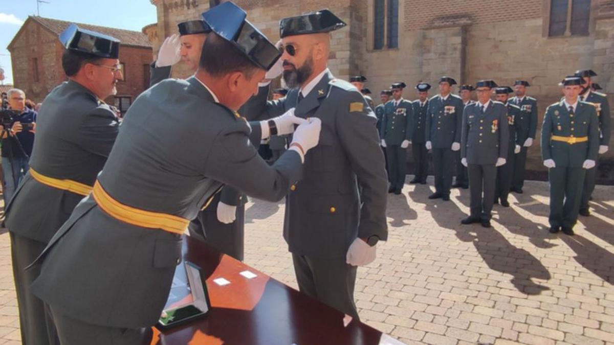 Honores a la patrona de la Guardia Civil en Benavente. / E. P.