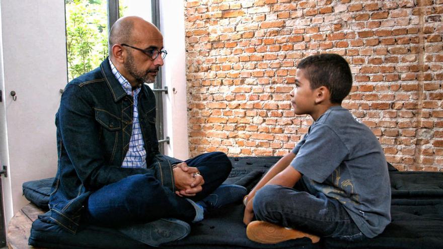 Fábio Bibancos durante una sesión con un niño