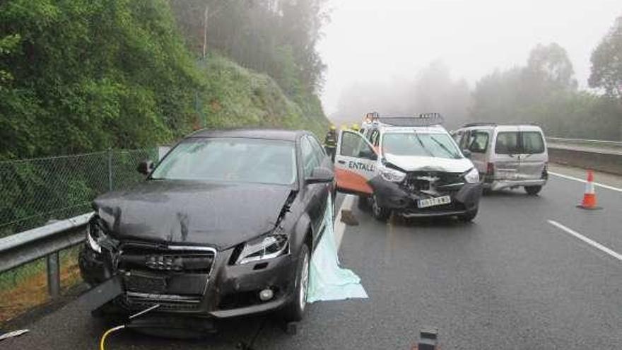 Varios de los vehículos implicados en el accidente múltiple.