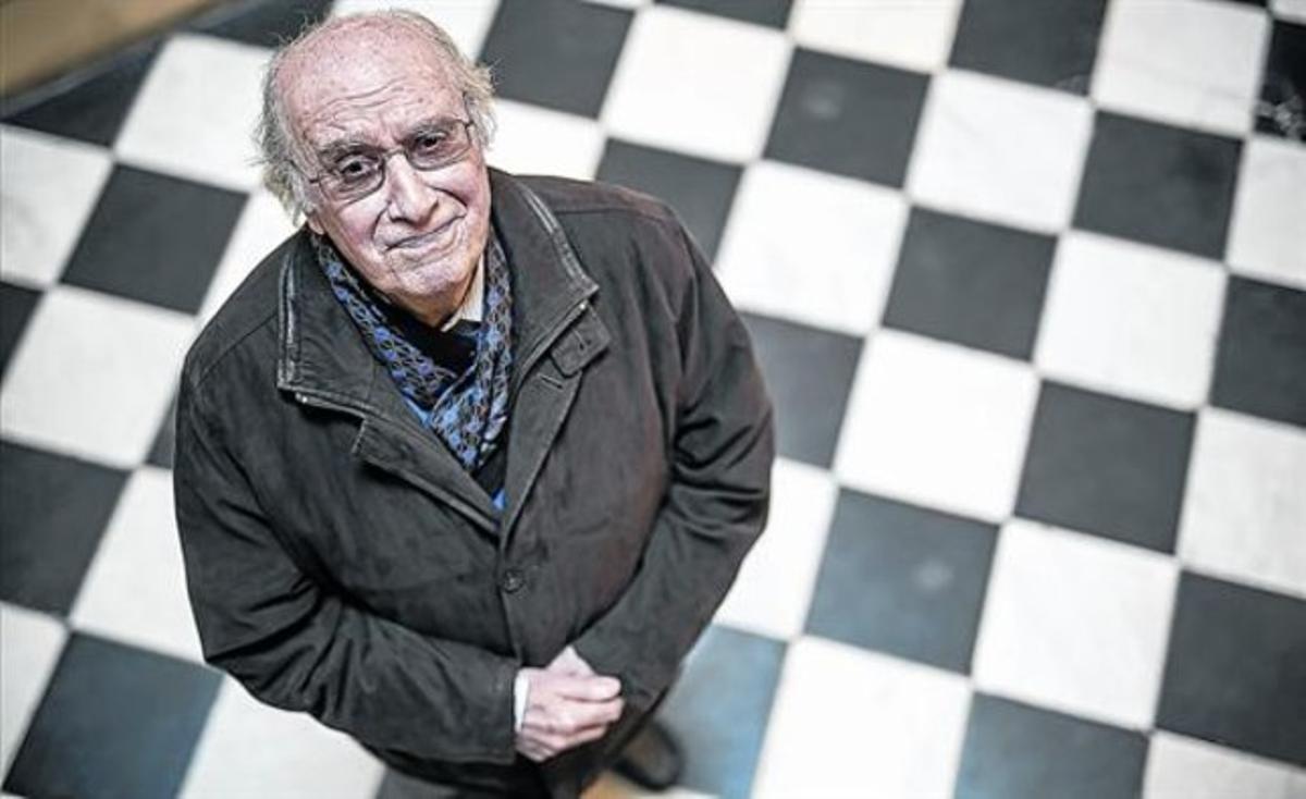 El filòleg Joan Veny, nou Premi d’Honor de les Lletres Catalanes, ahir a la seu d’Òmnium Cultural.