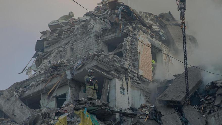 Al menos 22 muertos y decenas de heridos en un nuevo gran ataque ruso a Kiev