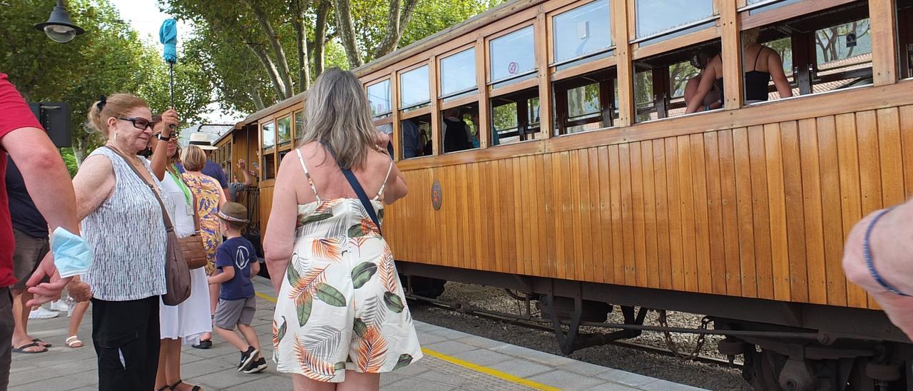 El monocultivo turístico domina la economía de la Serra de Tramuntana