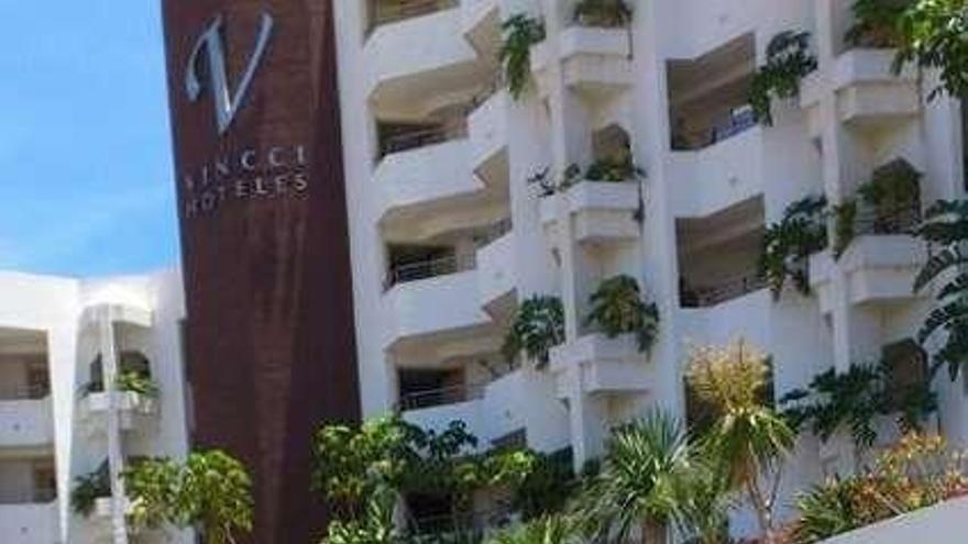 La compañía llevó a los viajeros a un hotel a las dos de la tarde para comer y echar una siesta.