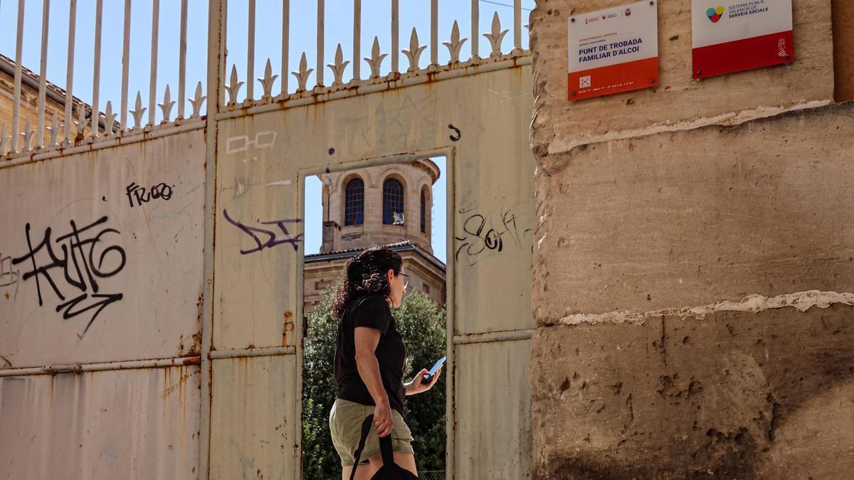 El PSPV se suma a las críticas contra el Consell por el cierre de cuatro Puntos de Encuentro Familiar en Alicante