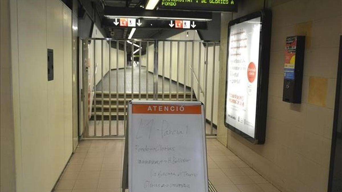 Estación del metro Urquinaona, cerrada este martes por la mañana.