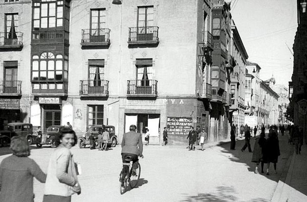 La calle de Santa Clara, donde se puede ver que ya existía la librería «PYA».