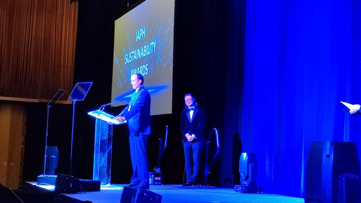 El jefe de Sostenibilidad del Puerto de Vigo, en el discurso de agradecimiento del premio en la gala celebrada esta madrugada en Vancouver (Canadá)