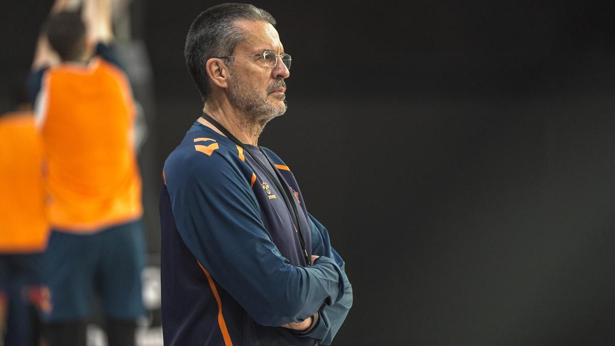 Pedro Martínez, durante el entrenamiento de su equipo