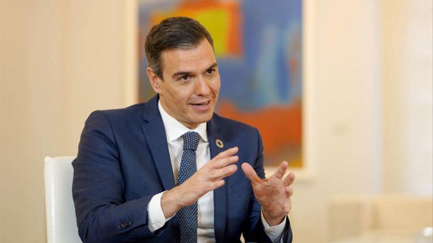 Pedro Sánchez parla sobre economia en una entrevista.