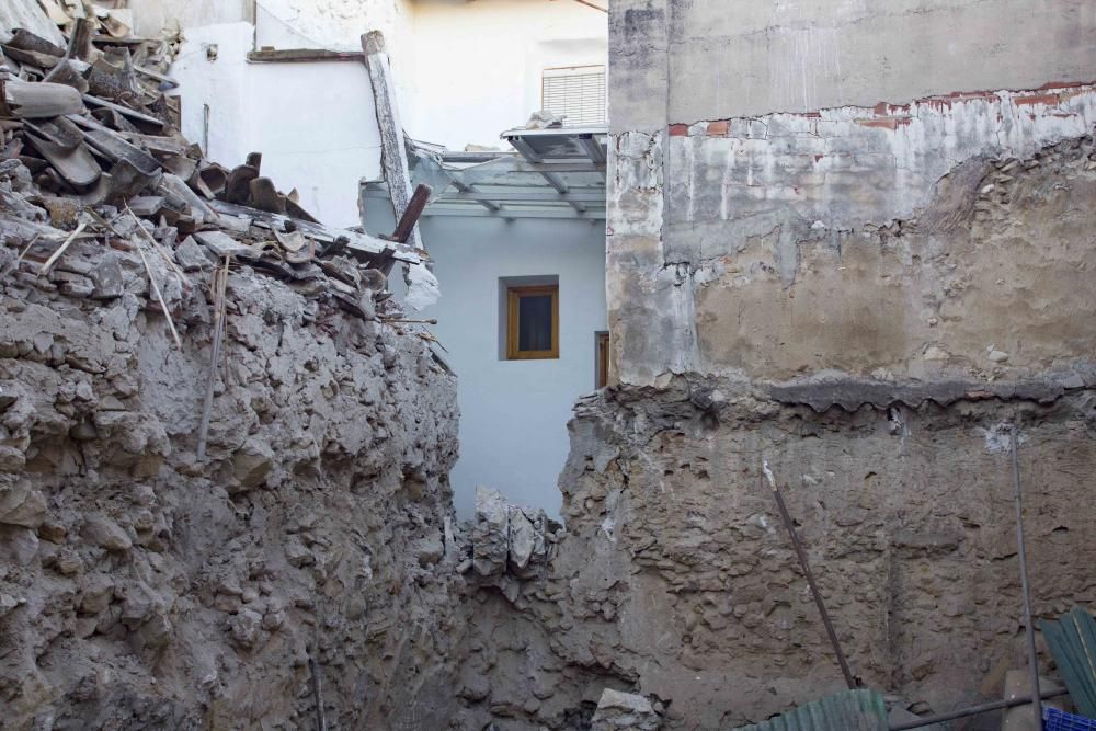 Derrumbe en el interior de una casa en Xàtiva