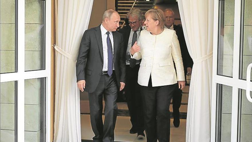 Putin y Merkel exhiben una buena sintonía de cooperación