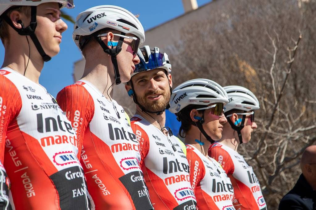 Vuelta Ciclista a Murcia: imágenes de la salida en Jumilla