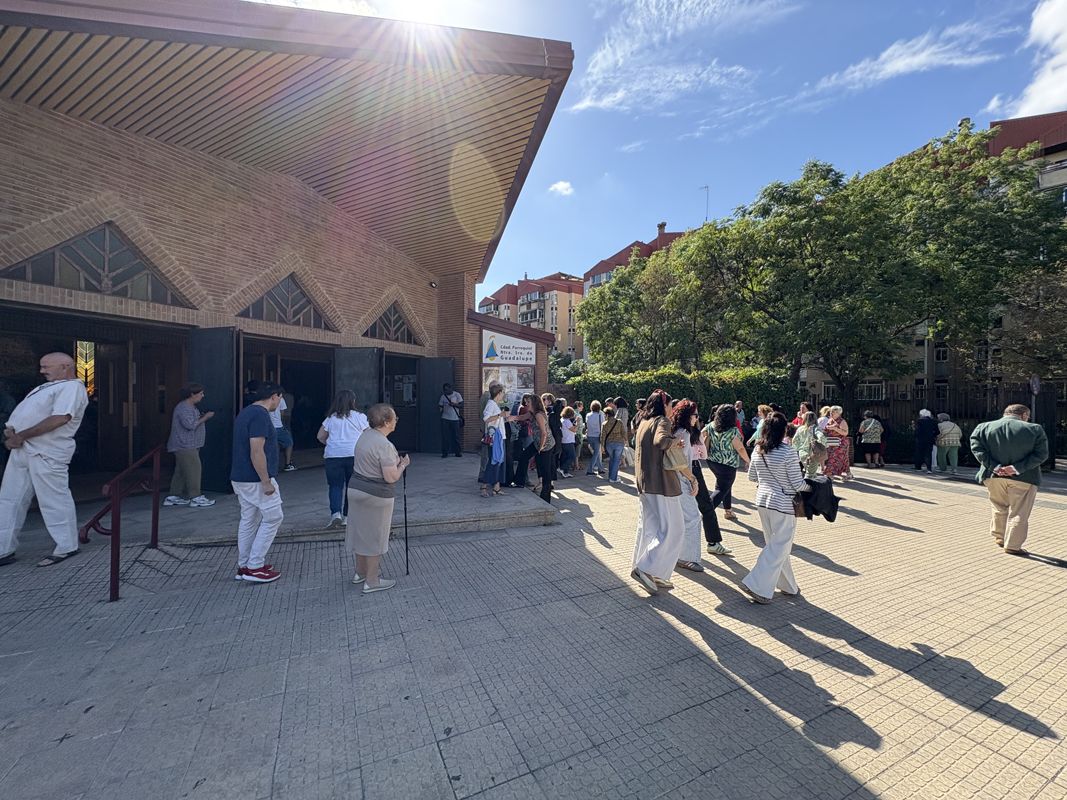 Fotogalería | Así se ha desarrollado la comida solidaria en la parroquia cacereña de Virgen de Guadalupe