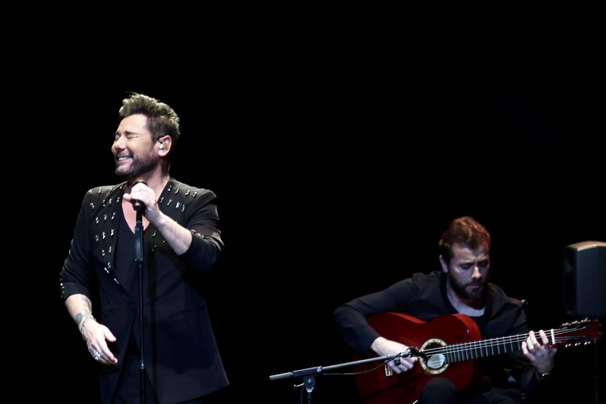 El concierto de Miguel Poveda en Gijón, en imágenes