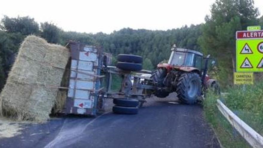 Bolca la càrrega d&#039;un tractor a Fonollosa, a la BV 3008