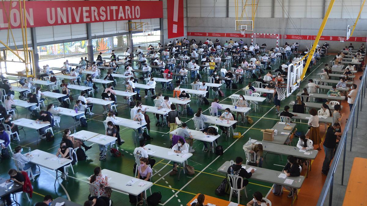 Selectividad en el pabellón del campus de Vigo