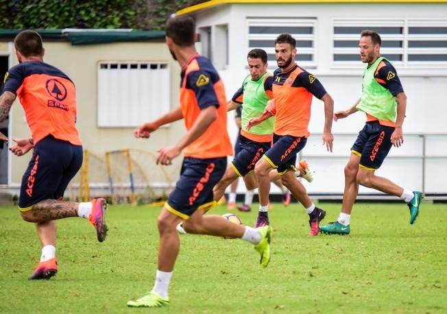 Entrenamiento de la UD Las Palmas en Barranco ...