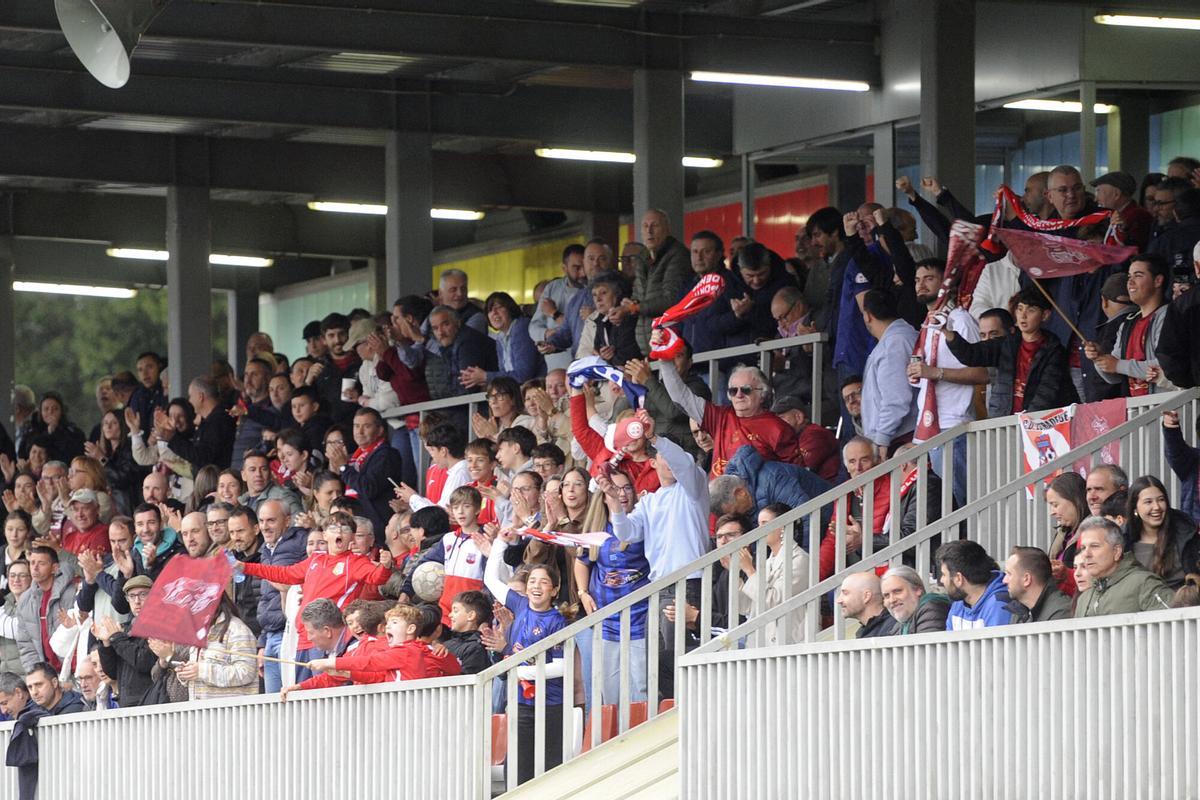 A ESTRADA. FUTBOL CD ESTRADENSE - BARCO CLASIFICACION FASE ASCENSO PLAY OFFS JUGADAS CELEBRACIONES