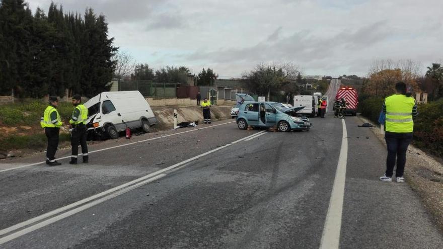 Un muerto en una colisión entre dos vehículos en Puente Genil