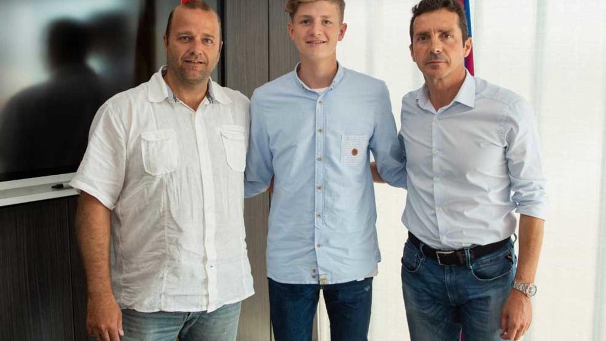 Pelayo Fernández firma por cinco años con el Barça