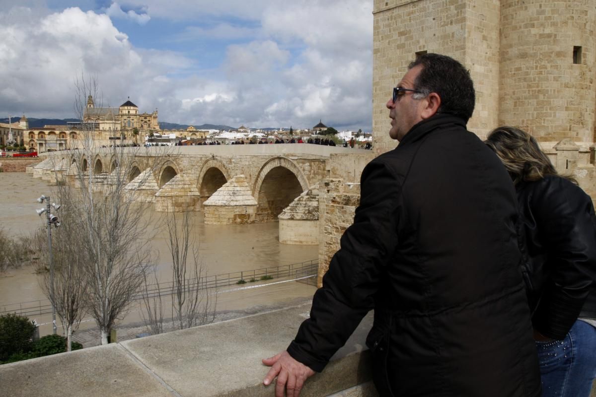 Córdoba, pendiente de la crecida del Guadalquivir