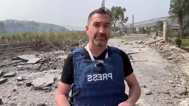 El momento exacto del ataque israelí que dejó heridos a dos periodistas en el Líbano