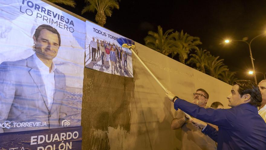 Pegada de carteles e inicio (oficial) de la campaña electoral en Torrevieja