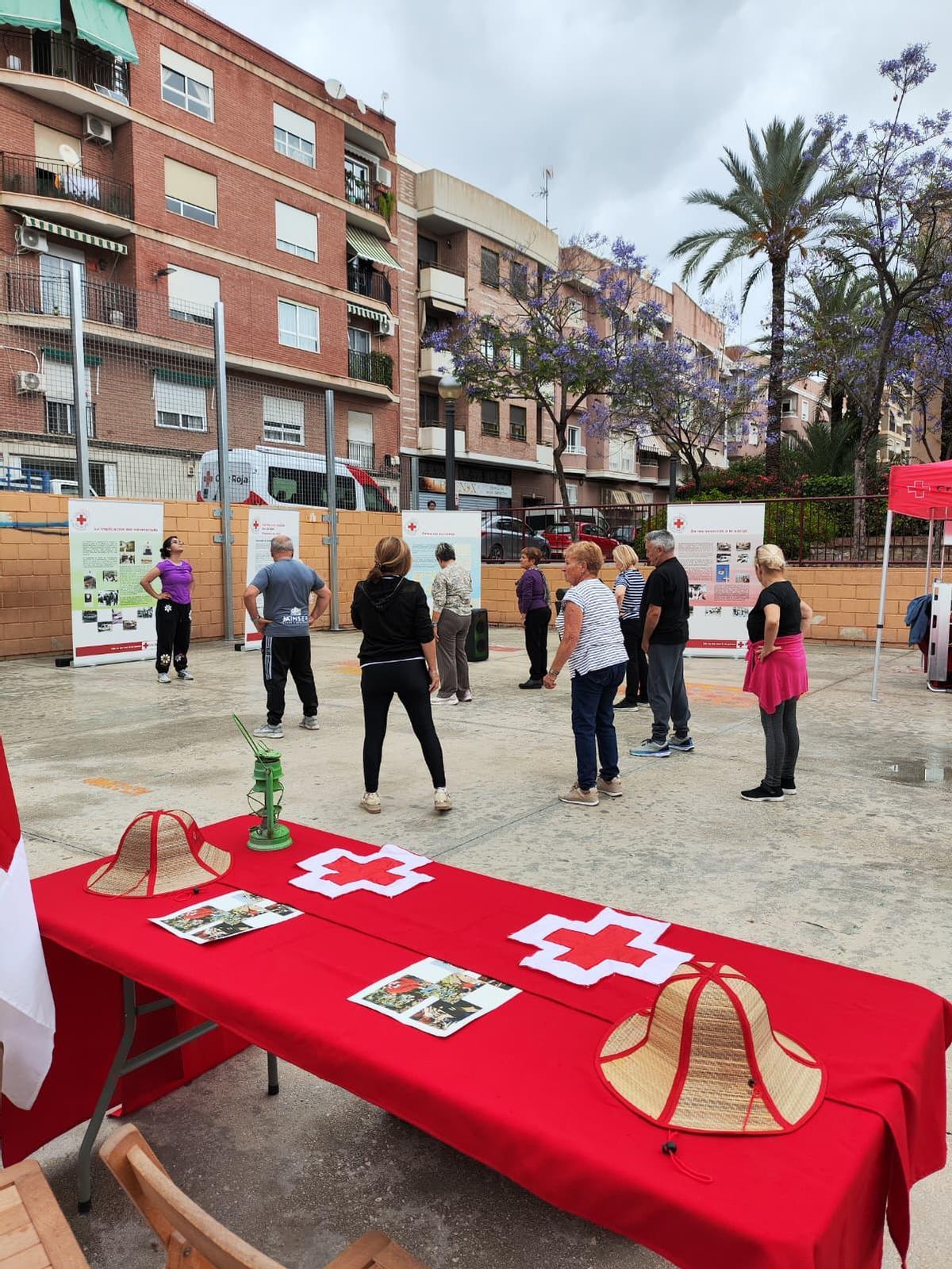 Actividades dinámicas como baile por el Día de la Cruz Roja