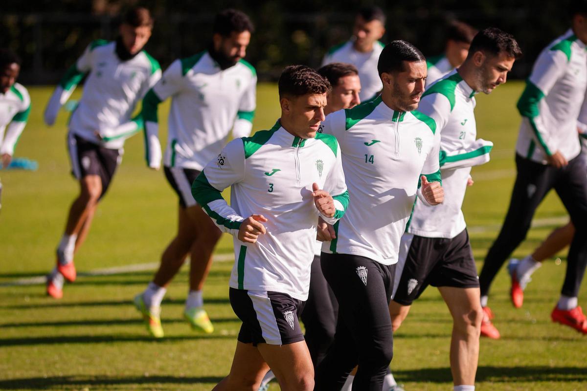 Juan María Alcedo, junto a Sergi Guardiola, en un entrenamiento del Córdoba CF.