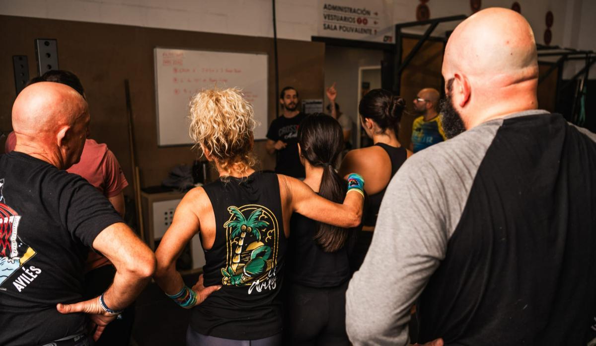 Usuarios en una clase de crossfit en el box Crossfit Avilés