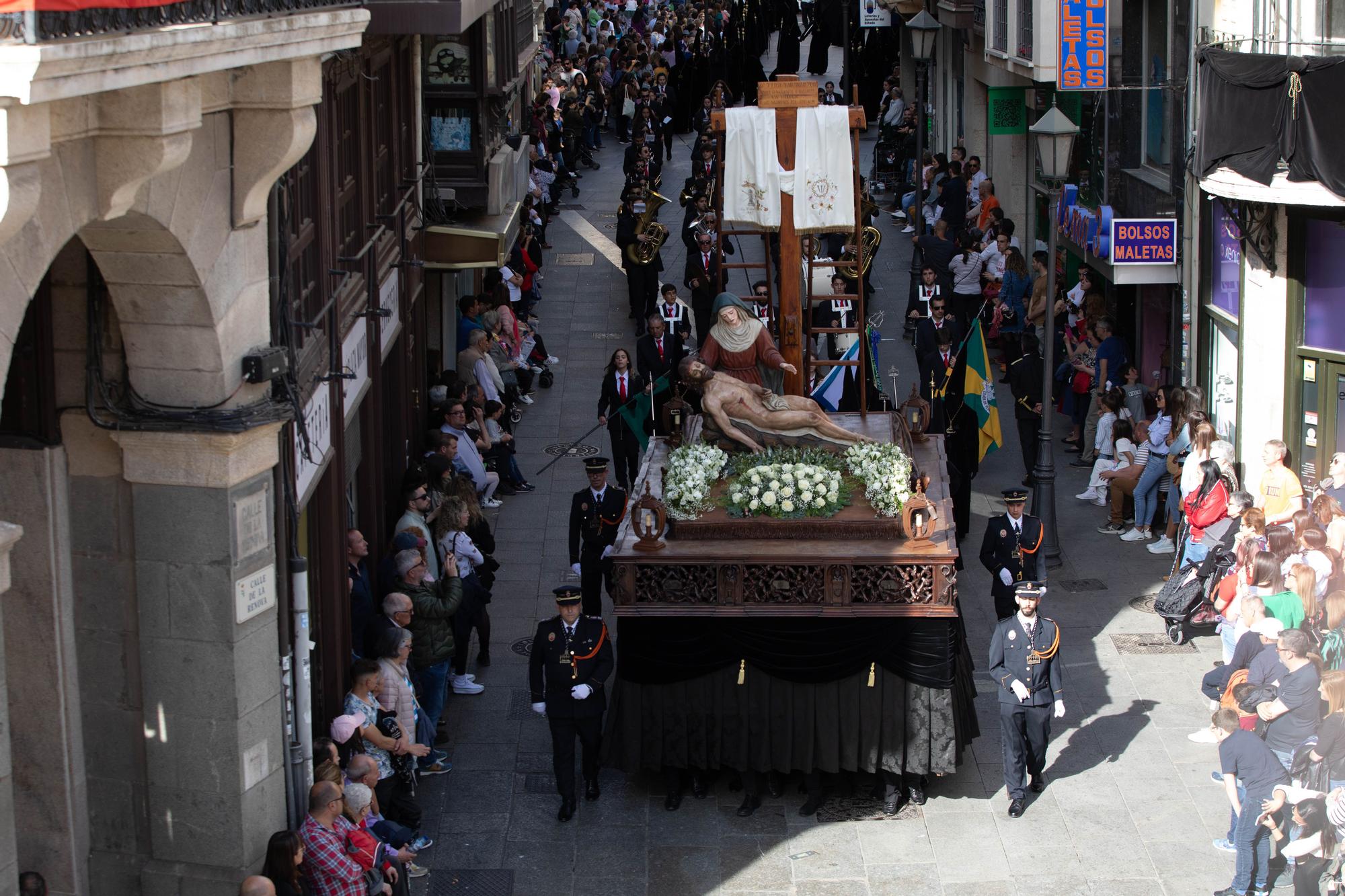 GALERIA | La procesión del Santo Entierro en imágenes