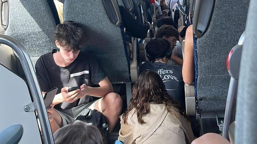 Exepedició del bus de tornada de Bellaterra a Manresa dijous al migdia