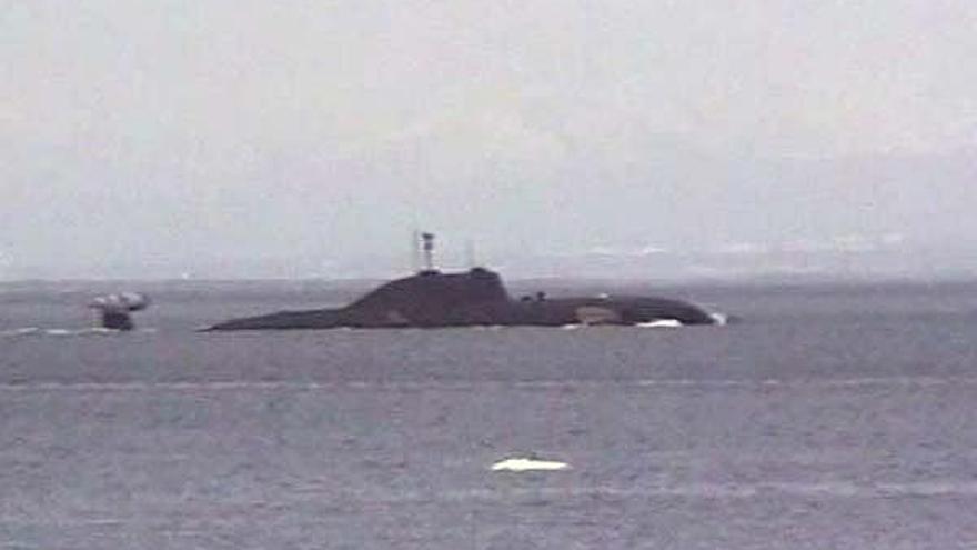 Imagen del submarino nuclear ruso de ataque Nerpa, cuando regresaba a la base naval de Bolshie Kamni, cerca de Vladivostok.