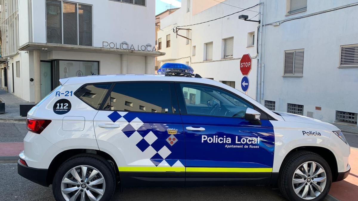 Un dels cotxes de la Policia Local de Roses