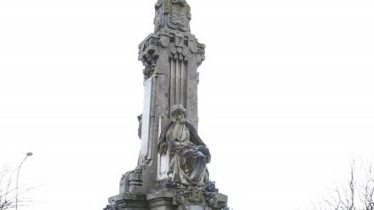 Estatua de Rosalía en Santiago.