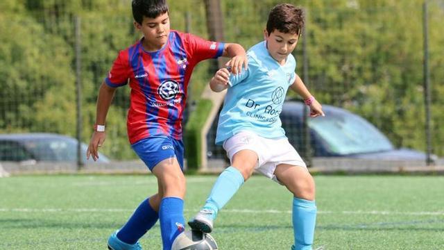 Un momento del partido de la categoría sub10 entre el Peñasco y el Pereiró B. // MARTA G.BREA