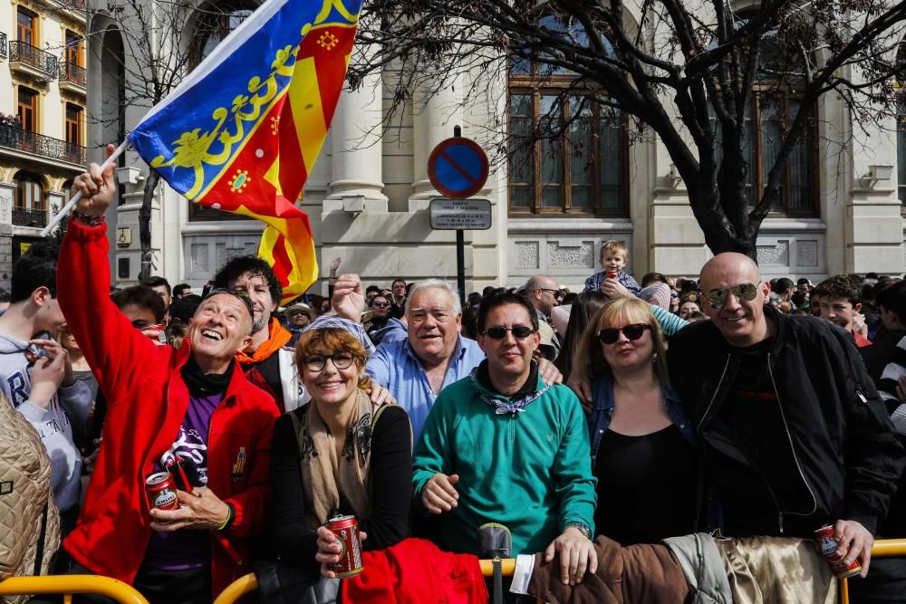 Búscate en la mascletà del 8 de marzo