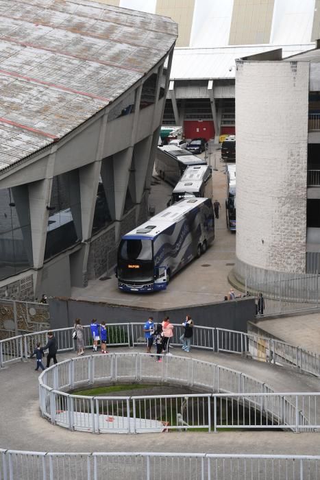 Llegada del Dépor para medirse al Sporting