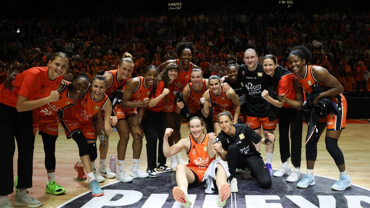 El Valencia Basket vence al Perfumerías Avenida.