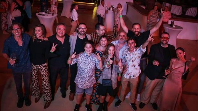 Parte del equipo y los actores de 'Es Gegant des Vedrà i altres rondaies'