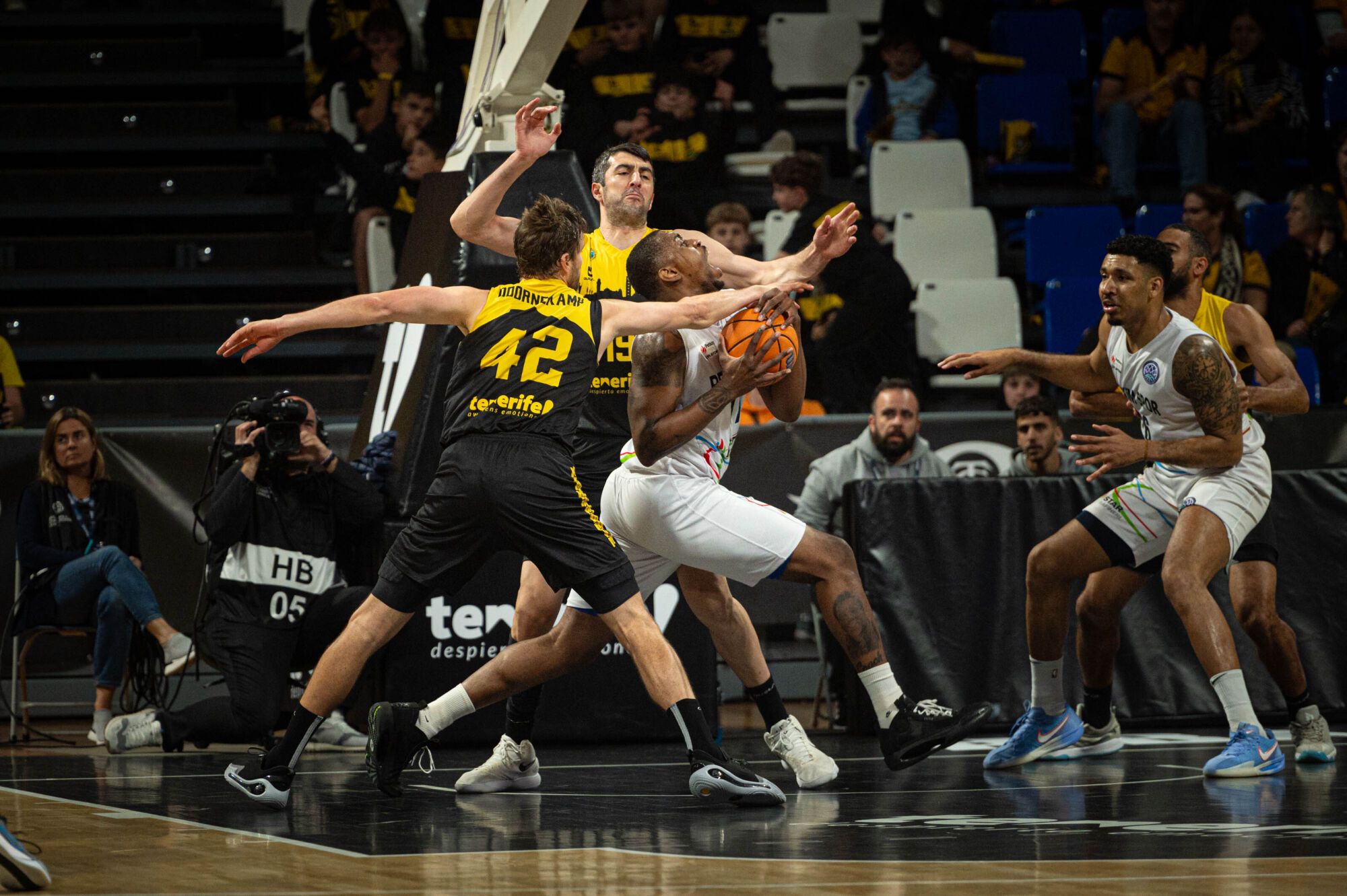 Basketball Champions League: La Laguna Tenerife - Aliaga Petkim Sport 