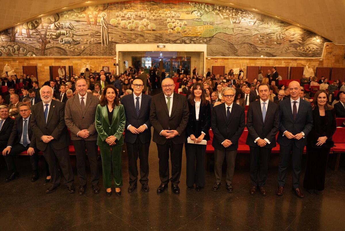 Córdoba Premios Tomás de Aquino de la Universidad de Córdoba UCO a la Empresa Provincial de Aguas de Córdoba (Emproacsa), a Caja Rural del Sur y la Fundación Ricardo Delgado Vizcaíno. Además, se le concederá la Medalla de Oro de la UCO, con cinta añil, al Hospital Universitario Reina Sofía. Salvador Fuentes Ricardo Delgado Vizcaíno José Luis García-Palacios Francisco Triviño Tarradas